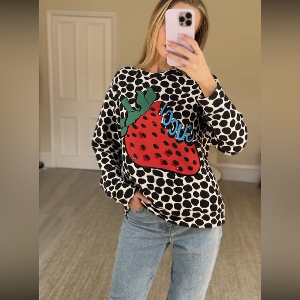 GUCCI LEOPARD PRINT WITH EMBELLISHED STRAWBERRY PRINT OVERSIZED SWEATER SIZE XXS